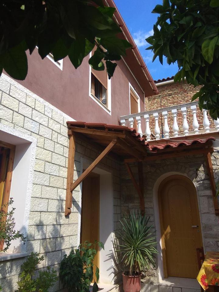 Guesthouse Hlias Gloria Berat Exterior photo